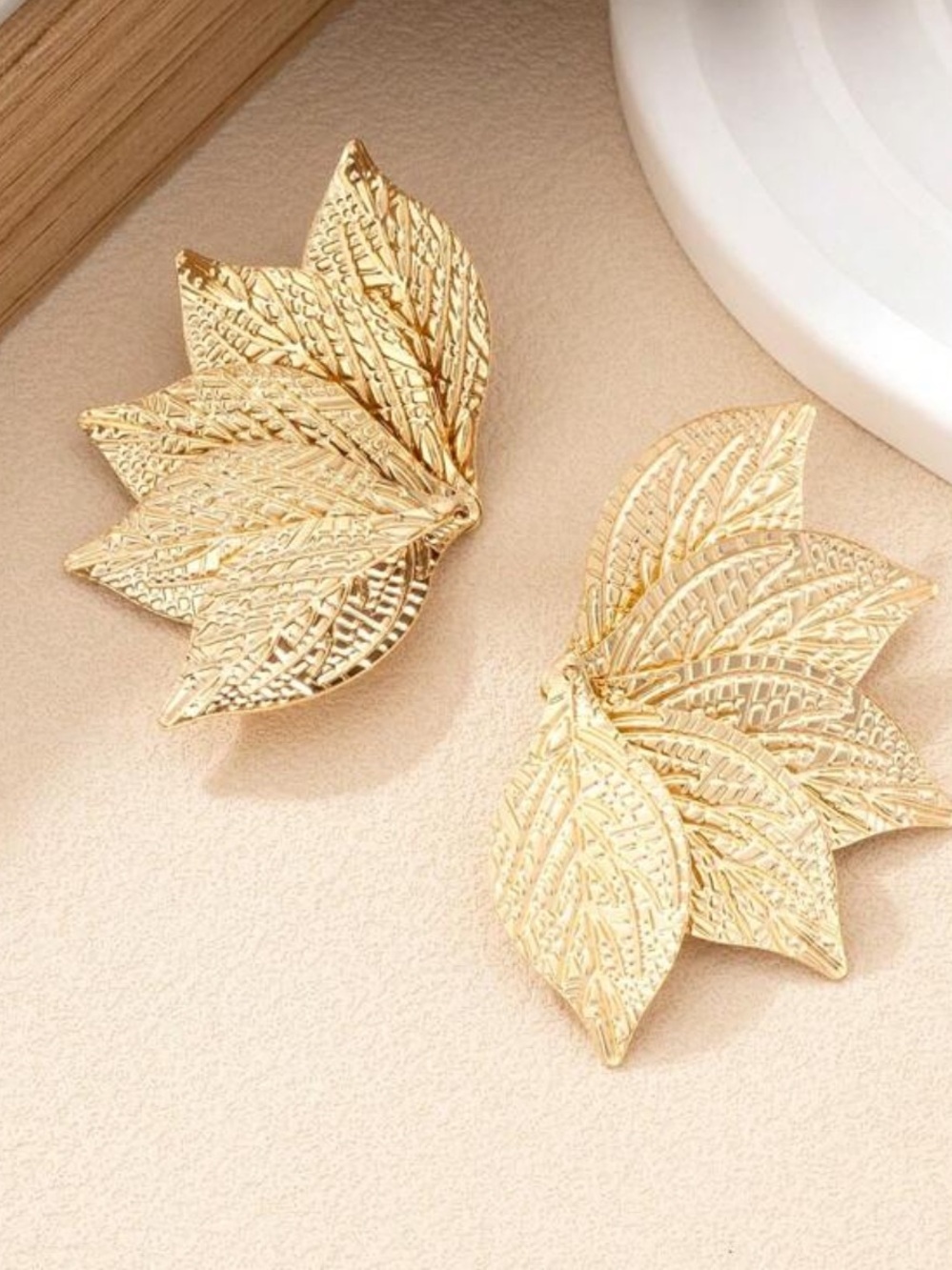 Luxe Gold Leaf Cluster Earrings - Picture 2 of 3